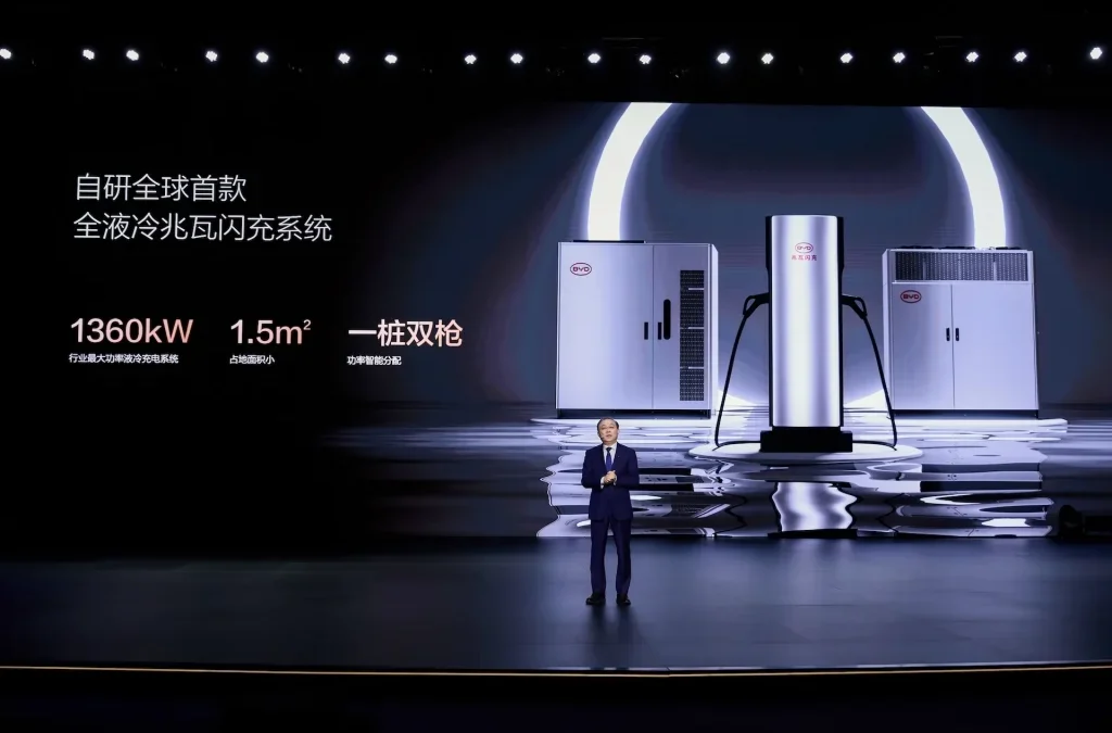 BYD : Les modèles Tang L et Han L repoussent les limites avec 1 000 V et 1 000 kW.